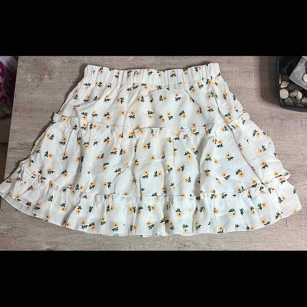 White Floral layered hem skirt Teen/Junior/Womens - Picture 2 of 5